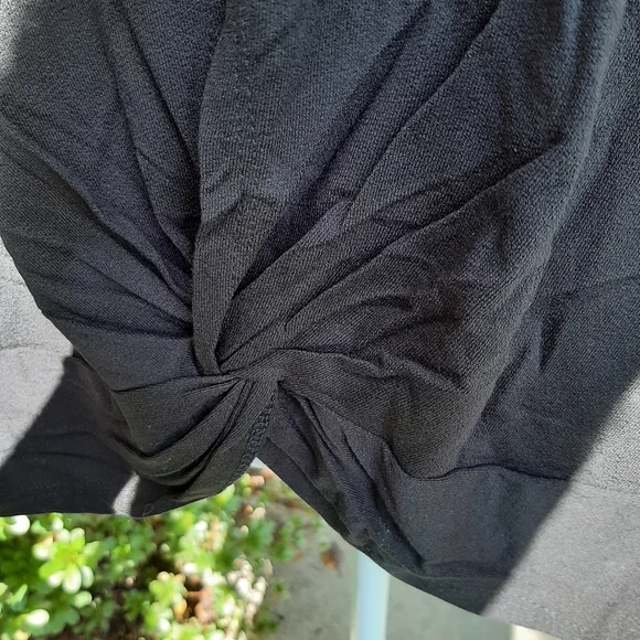 🆕️ PLUS Black Front Knot Top - Picture 3 of 4